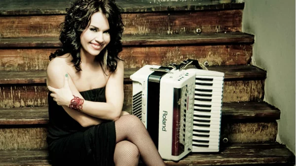 Πανσέληνος με Ζωή Τηγανούρια και Αδάμ Τσαρούχη