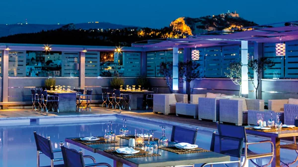 «St’Astra Blue»: «Ζωγραφιστό» σοφρίτο με θέα!