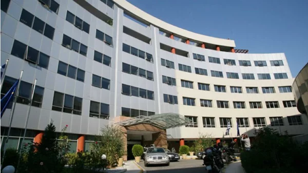 8 μνηστήρες για 4 άδειες