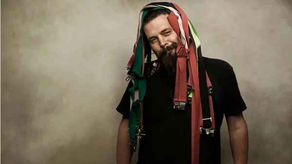 Ο Σπύρος Γραμμένος στην αυλή της «Ρότας»