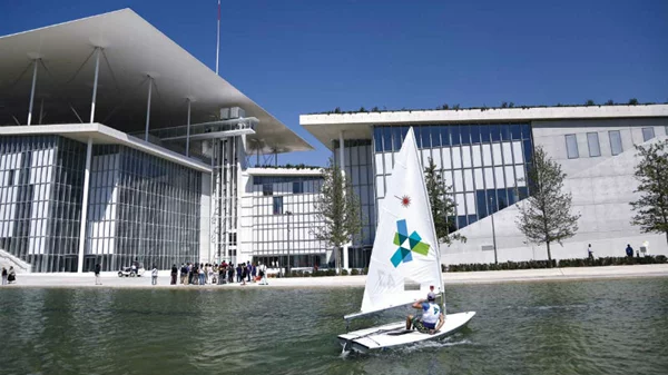 «Μαμά, πάω στο Φάληρο να γίνω ιστιοπλόος!» 