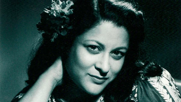 Μουσική από τα ’50s, εξωτικά cocktails και ο Elvis στο πατάρι