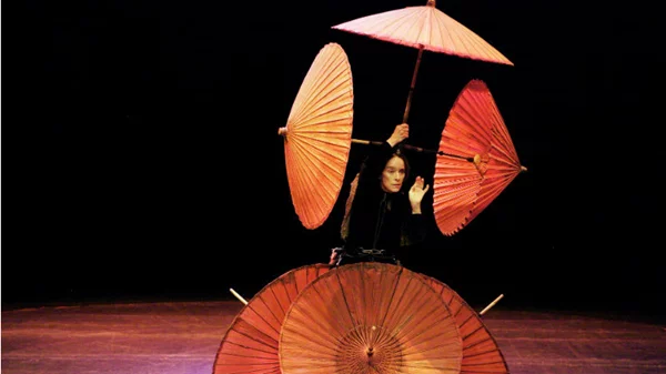 «Αόρατο τσίρκο» με την κόρη του Τσάπλιν στο Παλλάς