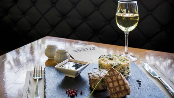 Στον αστερισμό του Hall Of Taste