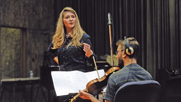 Βασιλική Καρακώστα: «Όταν πρωτάκουσα δημοτικά, ήταν σαν να μου έκαναν βελονισμό!»