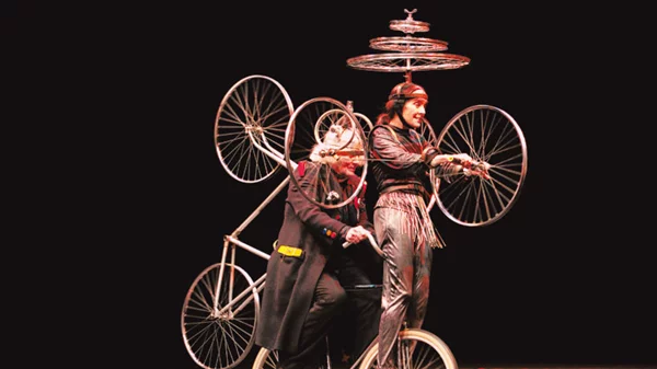 «Το Αόρατο Τσίρκο»: Η κόρη του Τσάπλιν, ο κλόουν της και  η μεγάλη τους μαγεία