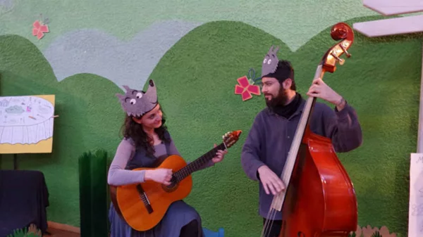 «Κονσέρτο για λύκους και κοντραμπάσο»