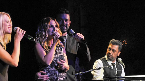 Δρόμος στρωμένος με αγαπημένα τραγούδια