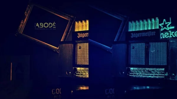 Η dj Theony σε dj set στο Abodé με techno διάθεση