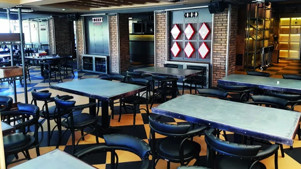 «Flames meat & wine»: φλογισμένη Βάρη