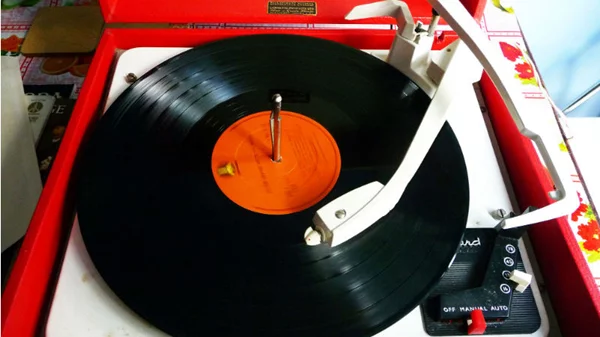 40 χρόνια Αθηνόραμα: Οι top δίσκοι της τρίτης δεκαετίας (1996-2005)