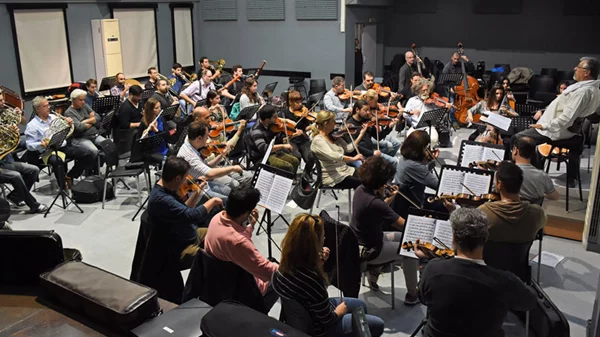 Μια νέα ορχήστρα (Φιλαρμόνια Αθηνών) στην υπηρεσία της νεοελληνικής έντεχνης μουσικής δημιουργίας 