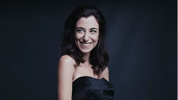 Η Μαρίζα Ρίζου επιστρέφει στον Σταυρό του Νότου για μια σειρά από πολύχρωμες Παρασκευές