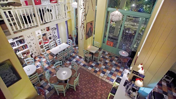 «Mikra Asia»: πολίτικοι μεζέδες στο Θησείο