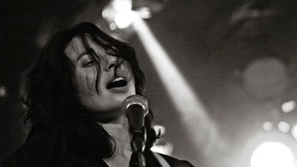 Michelle Gurevich: Σύγχρονη μελοδραματική pop στο "Fuzz”