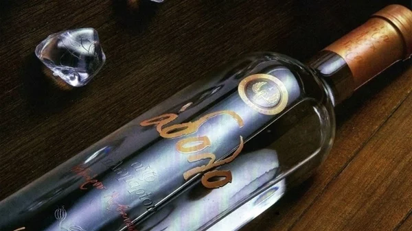 Άδολο: η καρδιά της καρδιάς του ούζου 