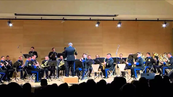 Μια ανοιχτή αγκαλιά στο Θέατρο Κολεγίου Αθηνών