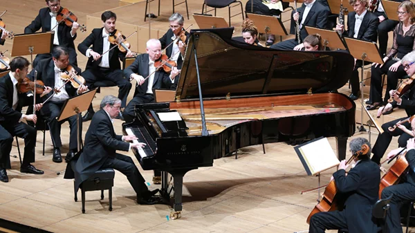 Ποιητικές ερμηνείες Μπετόβεν και Μέντελσον από δύο εκλεκτούς πιανίστες (Περάϊα και Προσσέντα) 