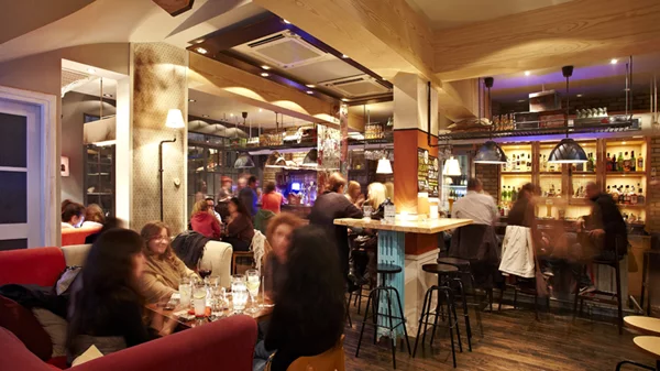 Ανατρεπτικά  ζευγαρώματα ανάμεσα σε ποτό και φαγητό στο «9 Βήτα»