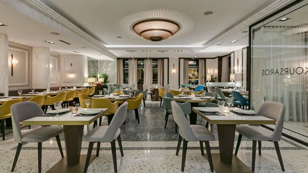 «Koursaros»… Κολωνάκι edition