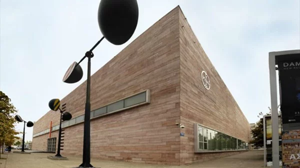 Μουσική και Cocktails στη Πειραιώς 138