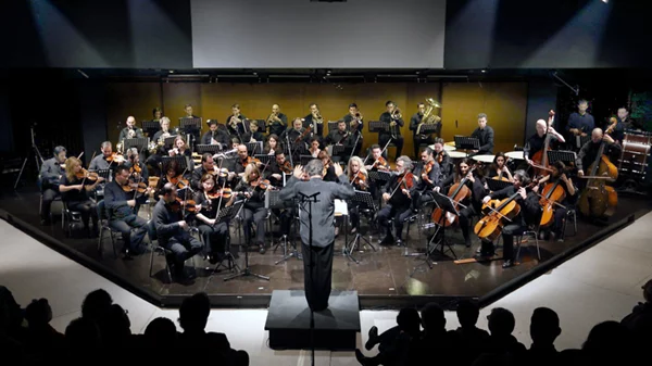 Η ελληνική μουσική στο προσκήνιο: Επιτυχημένο ξεκίνημα της «Φιλαρμόνια» – Συναρπαστικό ρεσιτάλ Δεμερτζή  