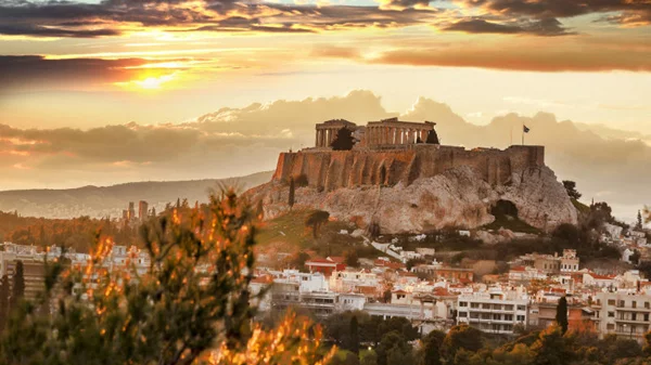 H Αθήνα στους καλύτερους προορισμούς του Condé Nast για το 2017 