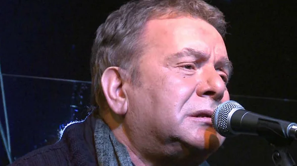 «Ο Γκάτσος που αγάπησα» με τον Μανώλη Μητσιά και την Καριοφυλιά Καραμπέτη στον «Παρνασσό»