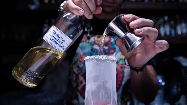 Η προχωρημένη μαγειρική κοκτέιλ του «The LAB Bar», στη Θεσσαλονίκη.