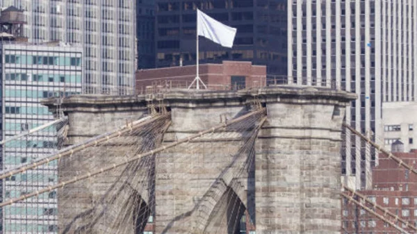 Πώς συνδιαλέγονται οι καλλιτέχνες με το δημόσιο χώρο;