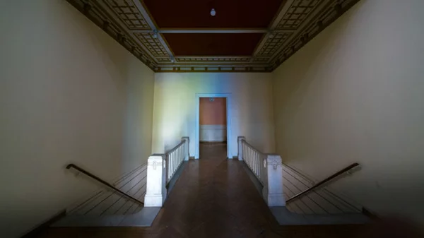 Μια μεγαλοαστική Αθηναϊκή κατοικία του μεσοπολέμου ανοίγει τις πόρτες της στη σύγχρονη τέχνη