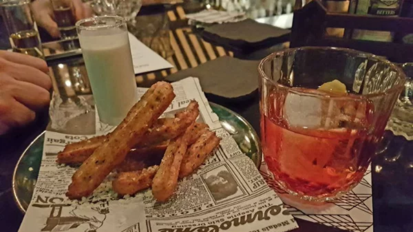 Πιατάκια με πλατύγυρο καπέλο