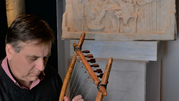 Οδύσσεια με συνοδεία λύρας στο Αρχαιολογικό