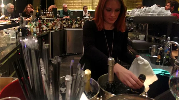 Η πρώτη Golden Wednesday γέμισε το Golden Hall «Χρυσές Φυσαλίδες» 