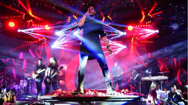 Πετώντας ψηλά με τον Ηλία Βρεττό