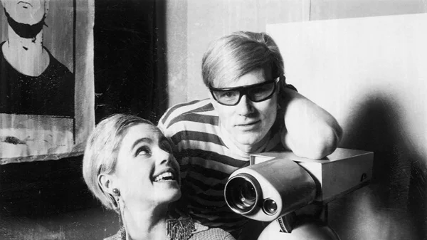 12+ ώρες με τον Άντι Γουόρχολ στη Στέγη