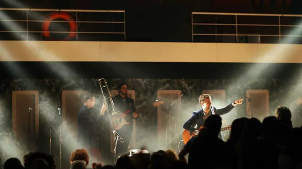 Ο Κωστής Μαραβέγιας πάει στη δεύτερη (και τελευταία) παράταση