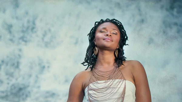 Η μαγική φωνή της Lizz