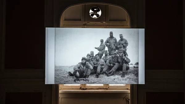 Ο Dor Guez μιλά για την άγνωστη κοινότητα των Χριστιανών Παλαιστίνιων και τη... χιονοστιβάδα που προκάλεσε το έργο του