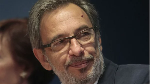 Απάντηση Τσακνή σε Ξυδάκη