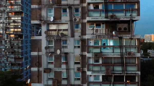 Πώς φαντάζονται καλλιτέχνες και αρχιτέκτονες το μέλλον της Αθήνας;