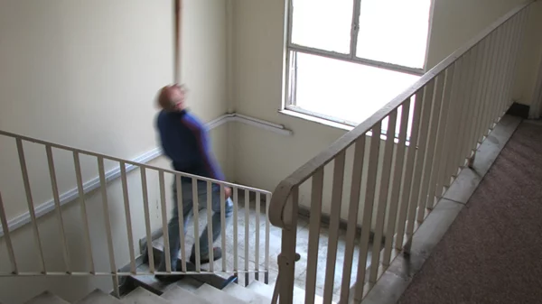 Ο Κώστας Ρουσσάκης αλλάζει κλίμακα 