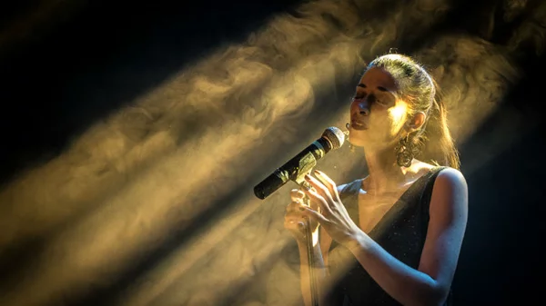 Πρόσκληση σε «Μεγάλη γιορτή» από τη Μαρίζα Ρίζου