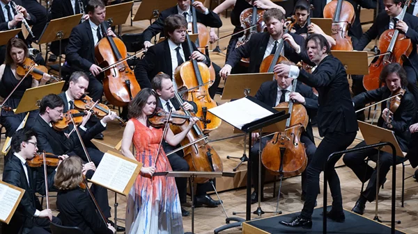 Κουρεντζής και πάλι στην Αθήνα: σαγήνες και …πλάνες