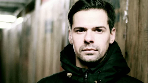 Ένας DJ με μεγάλη κληρονομιά στο «Six D.O.G.S.»