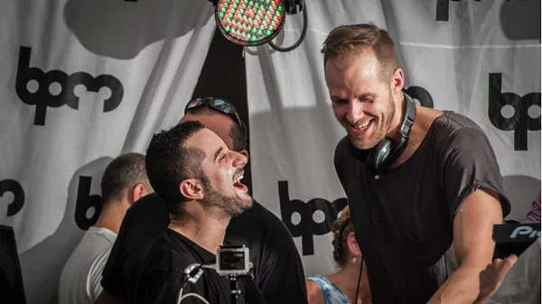 Παλιά και νέα γενιά της techno στο party του Blend