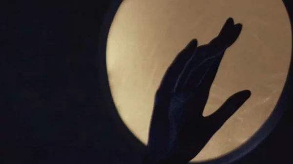 Η πυρά... ανάβει τα μεσάνυχτα στη γκαλερί The Breeder