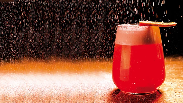 Χτύπα μια όμορφη ιστορία στο σέικερ!