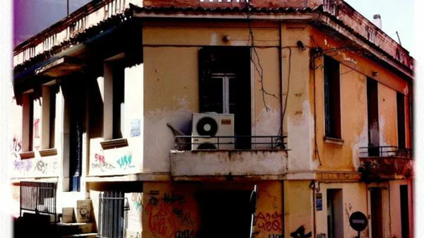 Το «Club Decadence» ανακαλεί τους indie Αθηναίους από την εφεδρεία