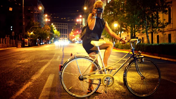 Γυρίζουμε την Αθήνα με ποδήλατο ξεκινώντας από μια βόλτα σε Εμπορικό Τρίγωνο - Εξάρχεια 